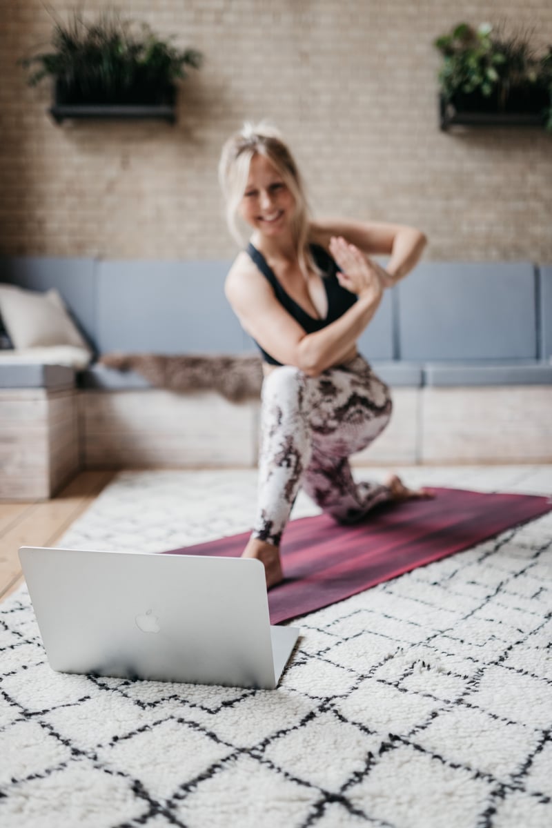 Yogaiga tuo nettijoogan ja treenit jokaiselle omaan kotiin! Tarjolla yli 100 uutta tuntia joka viikko