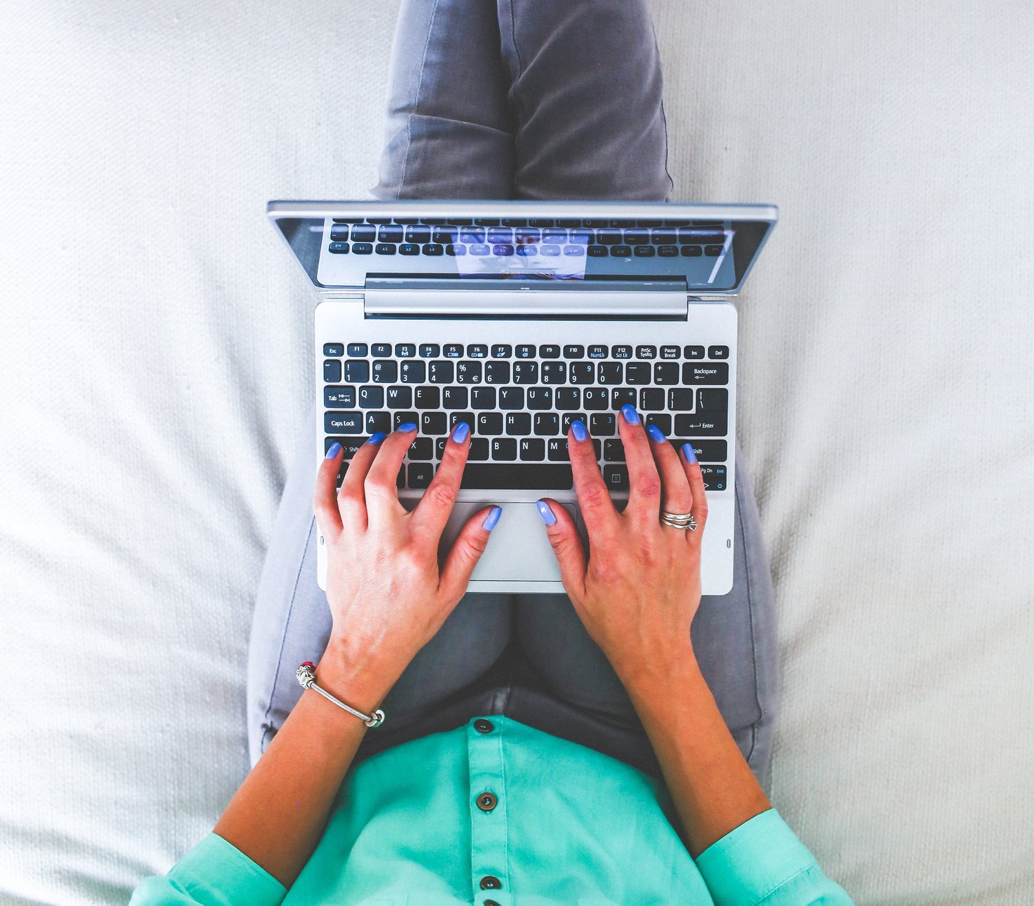 woman-lying-and-typing-on-laptop-6249